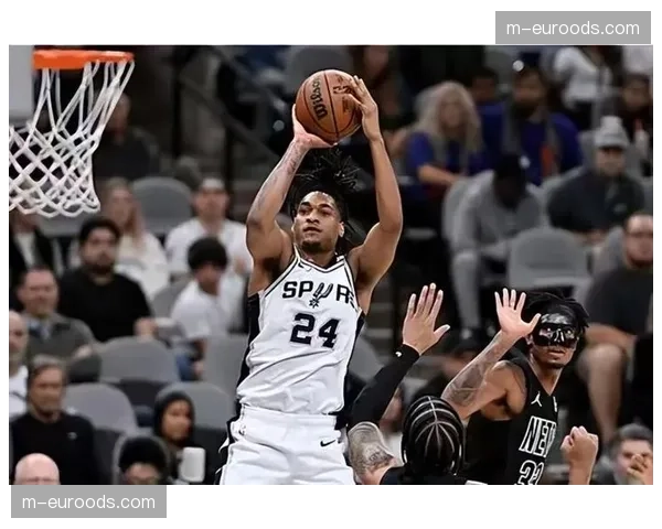 马刺卡斯尔13分4篮板4助攻 年轻后卫组织能力影响球队进攻节奏掌控